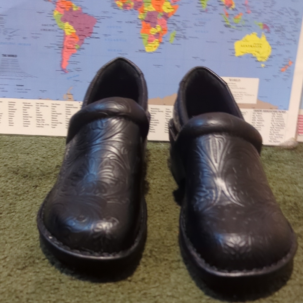 Black Embossed Women's Clogs